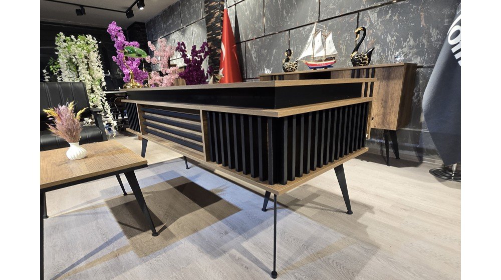 Tilia Setra modern yönetici ofis paketi; suntalam masa takımı, KNY makam koltuğu ve Lazer bekleme grubu dahil.